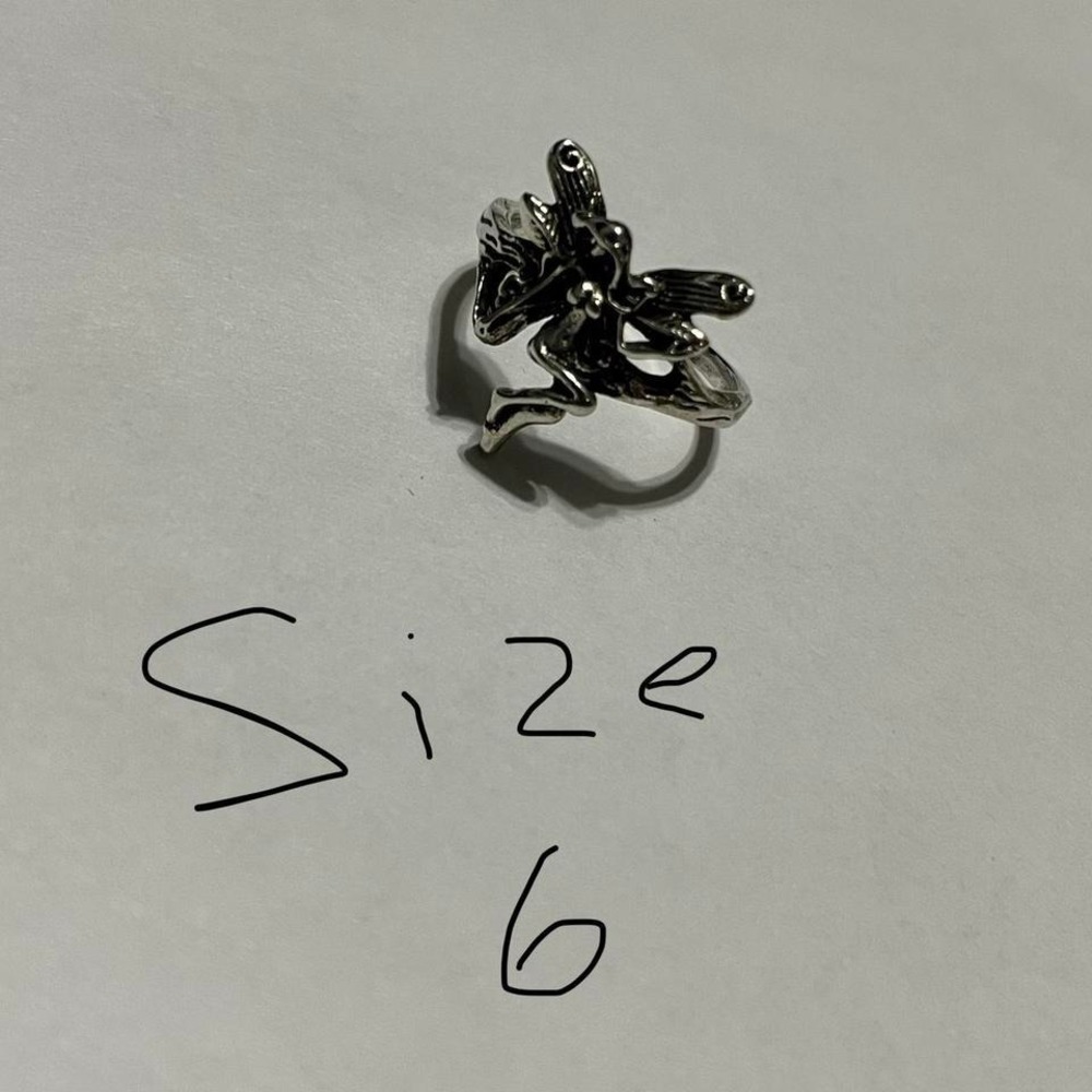 SIZE 6 really unique and cool Silver fairy core esque ring